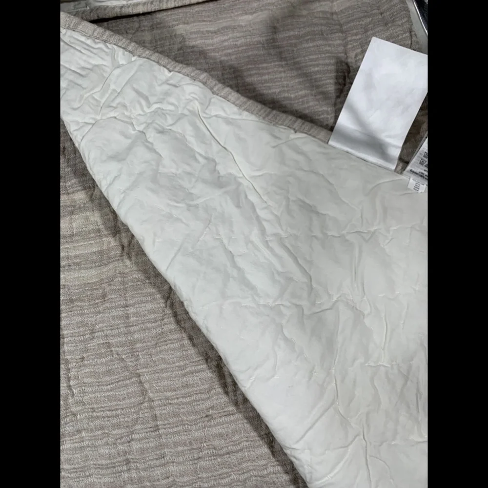 NIB Hotel Collection Honeycomb Full/Queen Coverlet in Linen/Cotton‎